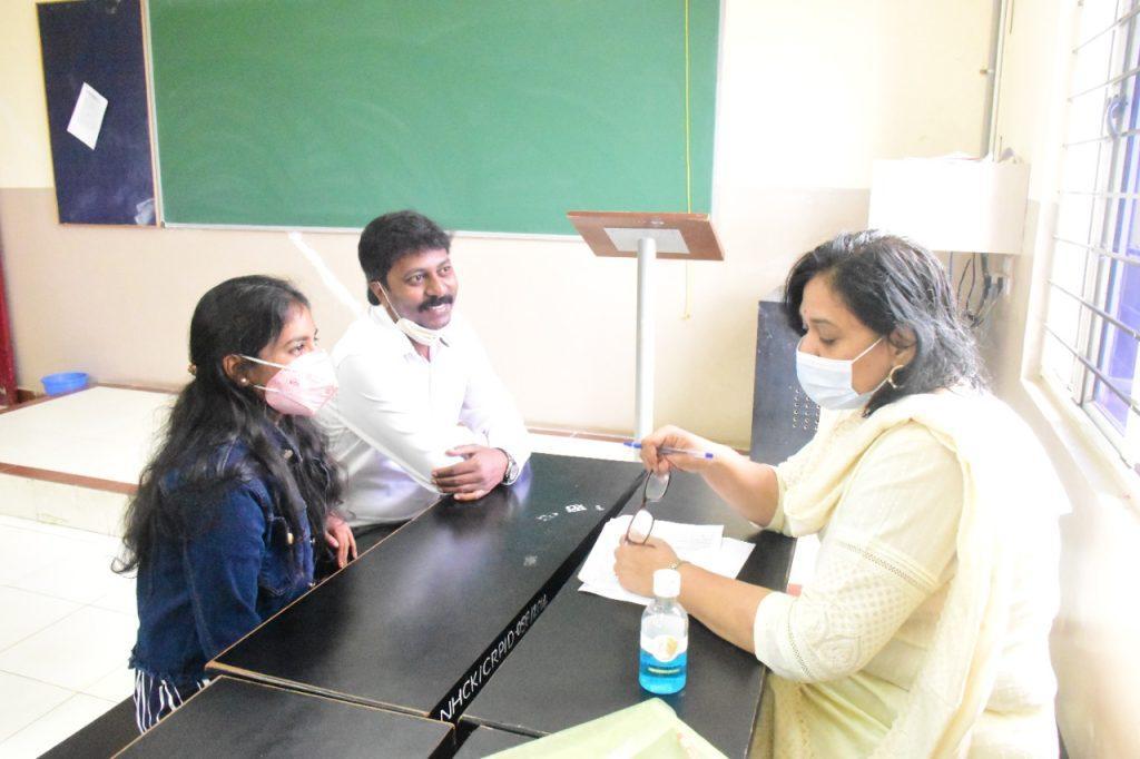 New Horizon PU College Kasturinagar arranged Parent's Teacher's Meeting
